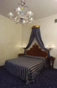 Canal Hotel Venezia